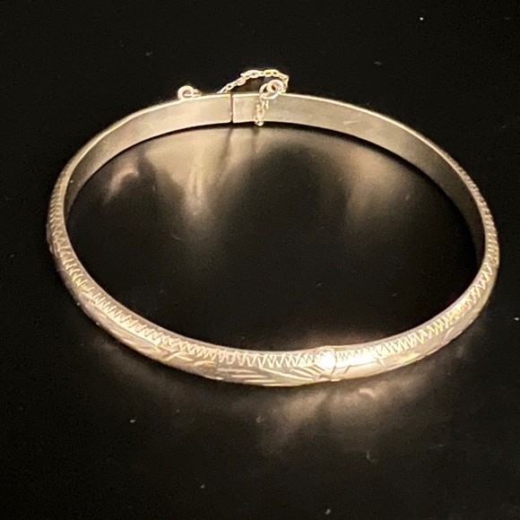 Silver Bangle - Picture 4 of 6